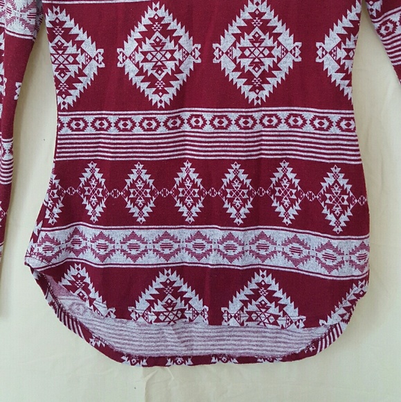 Rue 21 V-Neck Light Weight Long sleeve Shirt - Picture 3 of 4